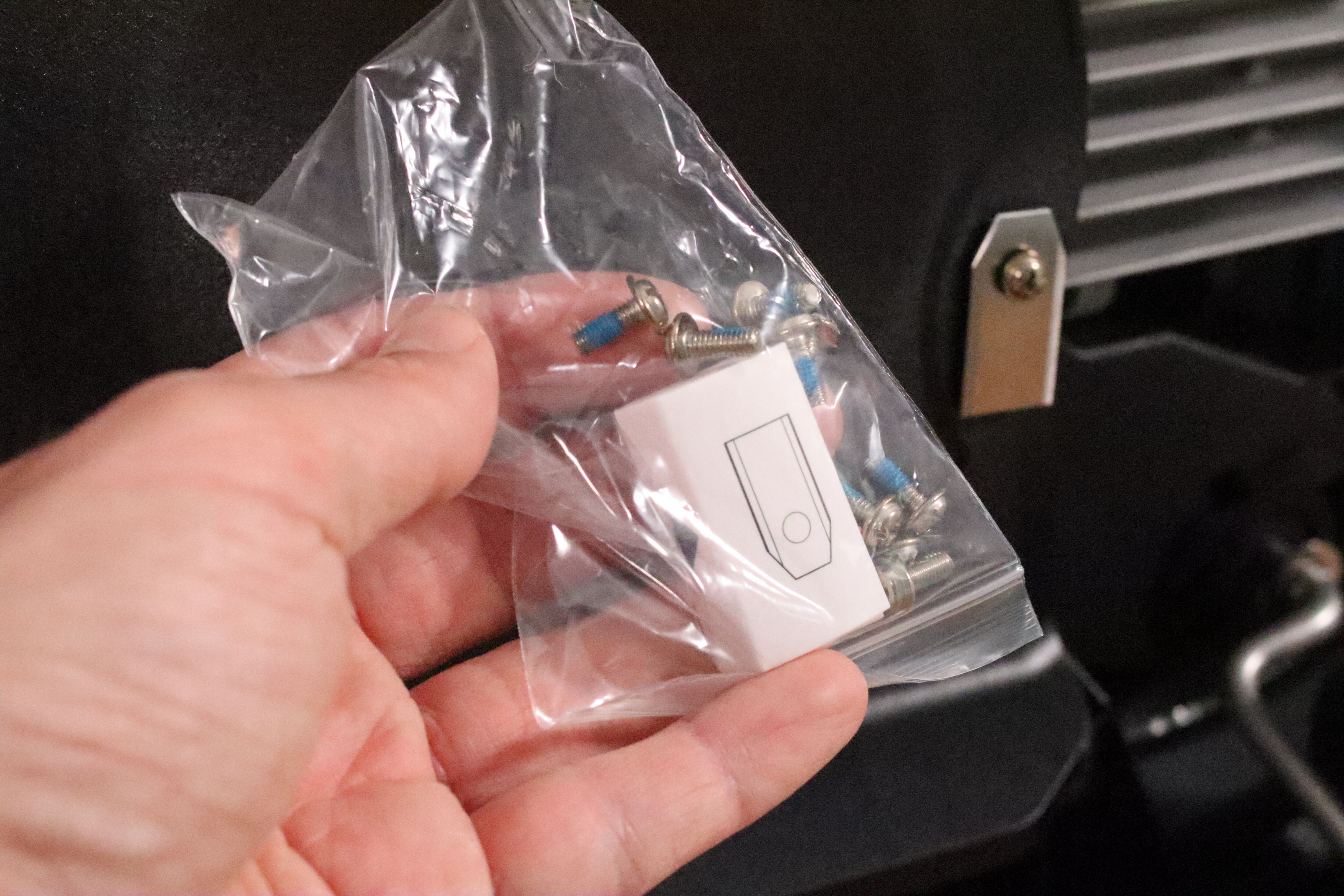 Die Ersatzklingen des ECOVACS Goat G1-800 Mähroboters werden gezeigt.